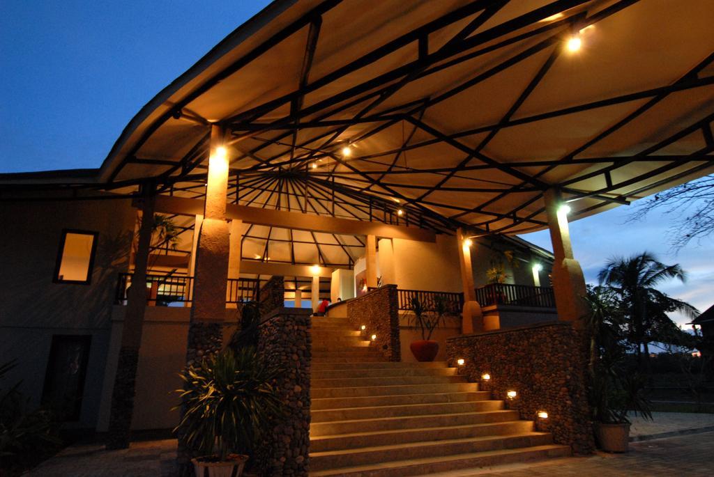 Nusantara Diving Centre Resort & Spa Manado Exterior foto