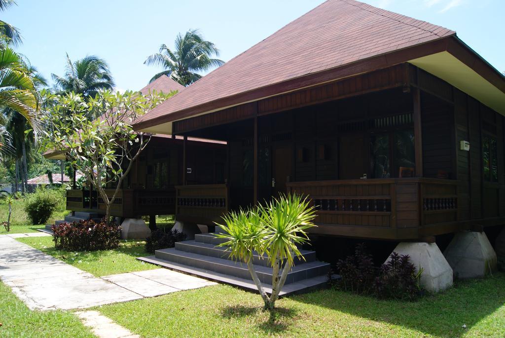 Nusantara Diving Centre Resort & Spa Manado Exterior foto